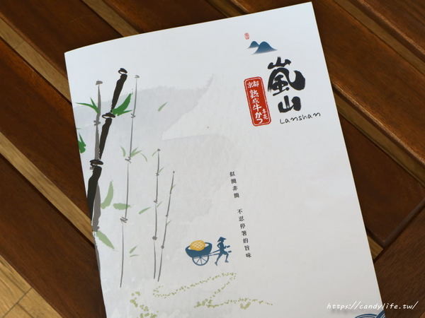 嵐山熟成牛かつ專売(台中大里旗艦店)：台中美食│嵐山熟成牛かつ專売-台中大里旗艦店〃好吃炸牛排，在台中也吃的到啦！人潮爆多，建議先訂位～