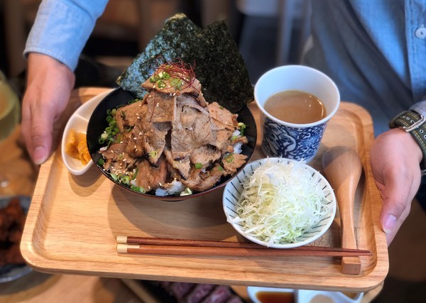 嵐山熟成牛かつ專売(台中大里旗艦店):【台中美食】嵐山熟成牛かつ專売-大里旗艦店 人氣排隊炸牛排還沒吃過就落伍了