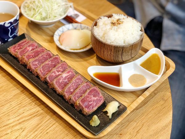 嵐山熟成牛かつ專売(台中大里旗艦店):【台中美食】嵐山熟成牛かつ專売-大里旗艦店 人氣排隊炸牛排還沒吃過就落伍了