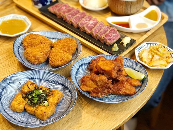 嵐山熟成牛かつ專売(台中大里旗艦店):【台中美食】嵐山熟成牛かつ專売-大里旗艦店 人氣排隊炸牛排還沒吃過就落伍了