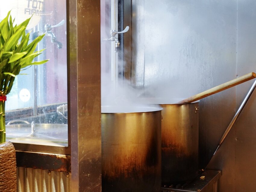 台北中山—鳥人拉麵|紐約風濃郁雞白湯拉麵 百元多汁炸雞必點(2022/3/17更新)|中山站、林森北路