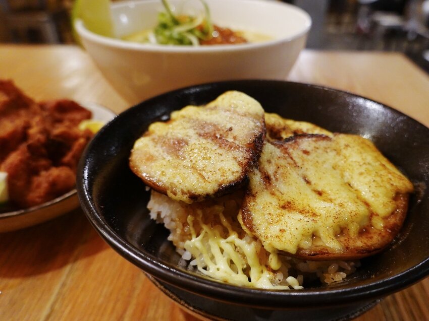 台北中山—鳥人拉麵|紐約風濃郁雞白湯拉麵 百元多汁炸雞必點(2022/3/17更新)|中山站、林森北路