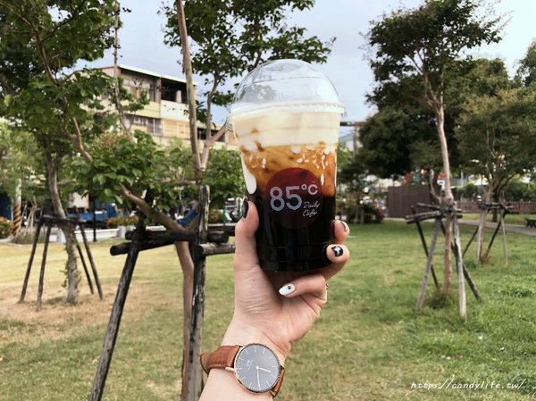 Bakery Cafe Brunch 85度C輕食館(公益店)：台中美食│85度C〃黑糖珍珠鮮奶開賣啦！每日限量～黑糖珍奶迷們快來衝一波！