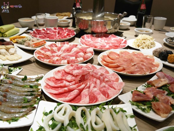 桃園美食,酸菜白肉鍋,吃到飽,火鍋,五花肉,包廂,林口美食,平價吃到飽