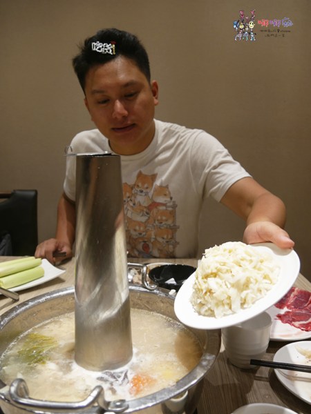 桃園美食,酸菜白肉鍋,吃到飽,火鍋,五花肉,包廂,林口美食,平價吃到飽