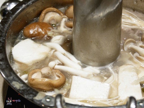 桃園美食,酸菜白肉鍋,吃到飽,火鍋,五花肉,包廂,林口美食,平價吃到飽