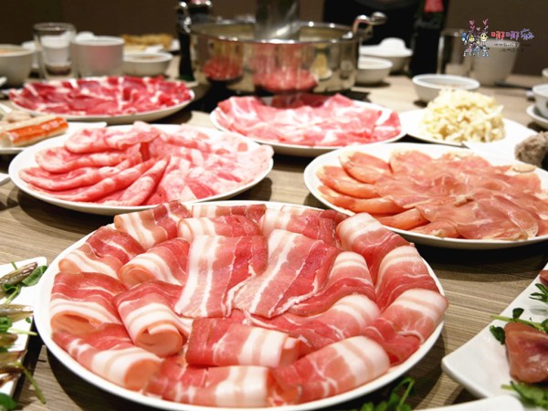 桃園美食,酸菜白肉鍋,吃到飽,火鍋,五花肉,包廂,林口美食,平價吃到飽