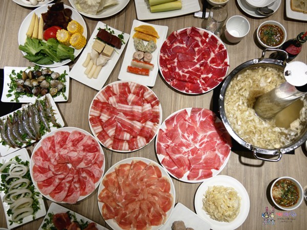 桃園美食,酸菜白肉鍋,吃到飽,火鍋,五花肉,包廂,林口美食,平價吃到飽