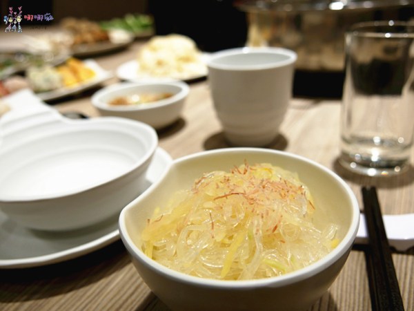 桃園美食,酸菜白肉鍋,吃到飽,火鍋,五花肉,包廂,林口美食,平價吃到飽