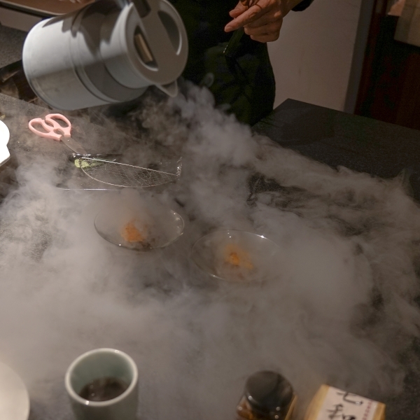 跳躍的宅男 - [台北大安區美食]蘭亭和牛極緻鍋-職人桌邊服務 品嚐日本A5黑毛和牛海鮮頂級滋味