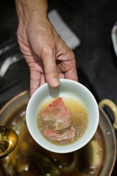 跳躍的宅男 - [台北大安區美食]蘭亭和牛極緻鍋-職人桌邊服務 品嚐日本A5黑毛和牛海鮮頂級滋味