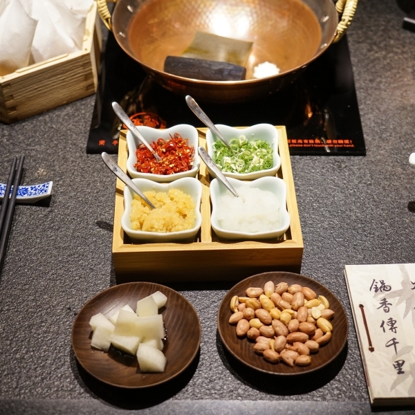 跳躍的宅男 - [台北大安區美食]蘭亭和牛極緻鍋-職人桌邊服務 品嚐日本A5黑毛和牛海鮮頂級滋味