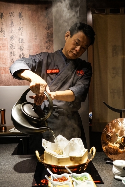 跳躍的宅男 - [台北大安區美食]蘭亭和牛極緻鍋-職人桌邊服務 品嚐日本A5黑毛和牛海鮮頂級滋味