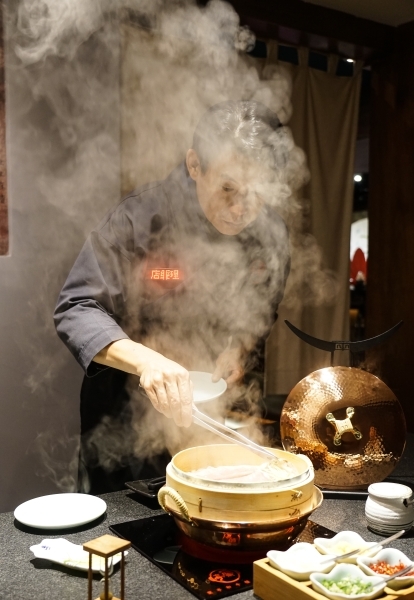 跳躍的宅男 - [台北大安區美食]蘭亭和牛極緻鍋-職人桌邊服務 品嚐日本A5黑毛和牛海鮮頂級滋味