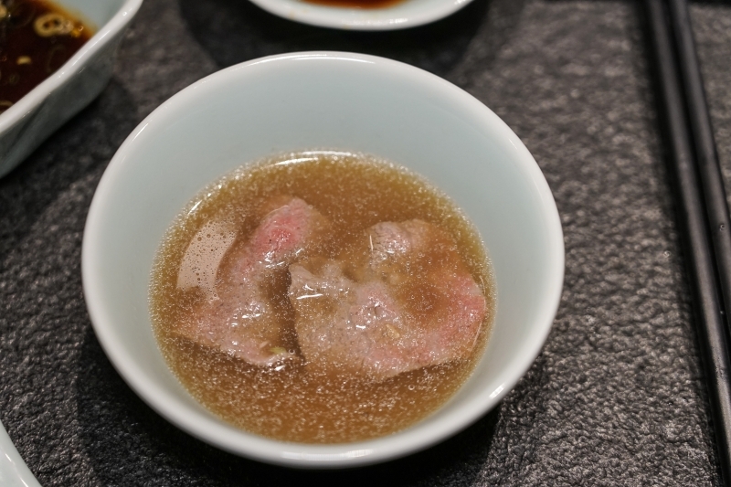 跳躍的宅男 - [台北大安區美食]蘭亭和牛極緻鍋-職人桌邊服務 品嚐日本A5黑毛和牛海鮮頂級滋味