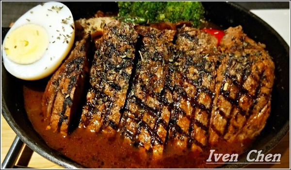 銀兔湯咖哩(信義店)：《台北松菸咖哩》隴藏在松菸的健康美味湯咖哩\時尚舒適用餐環境\逛松菸不要錯過的餐廳-『銀兔湯咖哩-信義店』