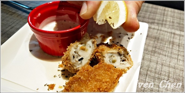 銀兔湯咖哩(信義店)：《台北松菸咖哩》隴藏在松菸的健康美味湯咖哩\時尚舒適用餐環境\逛松菸不要錯過的餐廳-『銀兔湯咖哩-信義店』