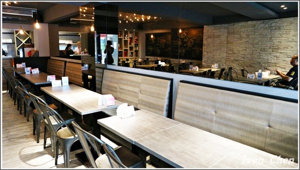 銀兔湯咖哩(信義店)：《台北松菸咖哩》隴藏在松菸的健康美味湯咖哩\時尚舒適用餐環境\逛松菸不要錯過的餐廳-『銀兔湯咖哩-信義店』