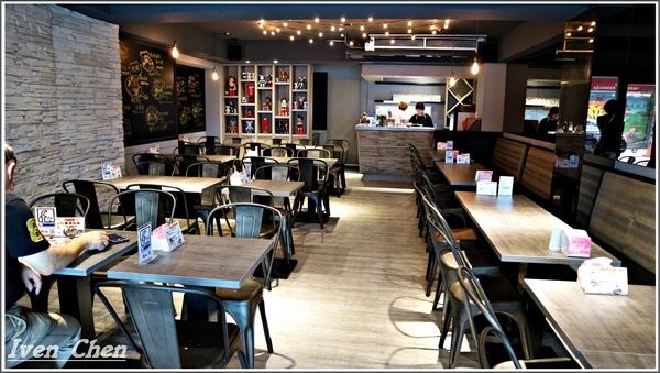 銀兔湯咖哩(信義店)：《台北松菸咖哩》隴藏在松菸的健康美味湯咖哩\時尚舒適用餐環境\逛松菸不要錯過的餐廳-『銀兔湯咖哩-信義店』