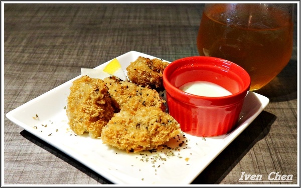 銀兔湯咖哩(信義店)：《台北松菸咖哩》隴藏在松菸的健康美味湯咖哩\時尚舒適用餐環境\逛松菸不要錯過的餐廳-『銀兔湯咖哩-信義店』