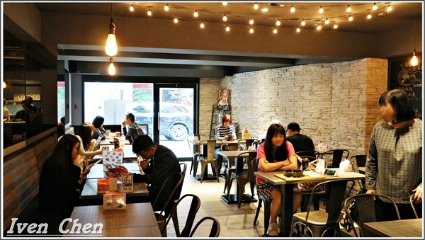 銀兔湯咖哩(信義店)：《台北松菸咖哩》隴藏在松菸的健康美味湯咖哩\時尚舒適用餐環境\逛松菸不要錯過的餐廳-『銀兔湯咖哩-信義店』