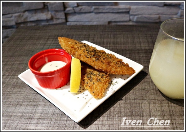 銀兔湯咖哩(信義店)：《台北松菸咖哩》隴藏在松菸的健康美味湯咖哩\時尚舒適用餐環境\逛松菸不要錯過的餐廳-『銀兔湯咖哩-信義店』