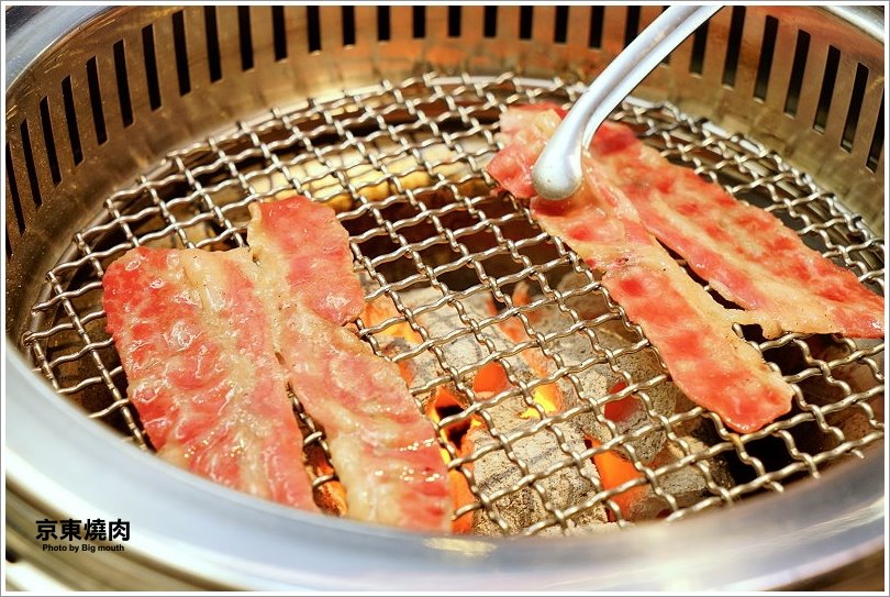 【台北忠孝敦化】京東燒肉專門店(忠孝店)‧每日限量6份一頭牛套餐、和牛雙人套餐必點!肉質好、口味佳、專人代烤服務! - 大口老師的走跳學堂!
