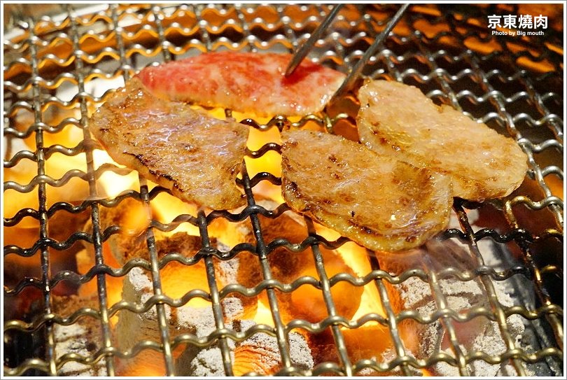 【台北忠孝敦化】京東燒肉專門店(忠孝店)‧每日限量6份一頭牛套餐、和牛雙人套餐必點!肉質好、口味佳、專人代烤服務! - 大口老師的走跳學堂!