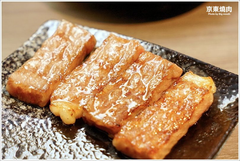 【台北忠孝敦化】京東燒肉專門店(忠孝店)‧每日限量6份一頭牛套餐、和牛雙人套餐必點!肉質好、口味佳、專人代烤服務! - 大口老師的走跳學堂!
