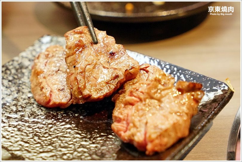 【台北忠孝敦化】京東燒肉專門店(忠孝店)‧每日限量6份一頭牛套餐、和牛雙人套餐必點!肉質好、口味佳、專人代烤服務! - 大口老師的走跳學堂!