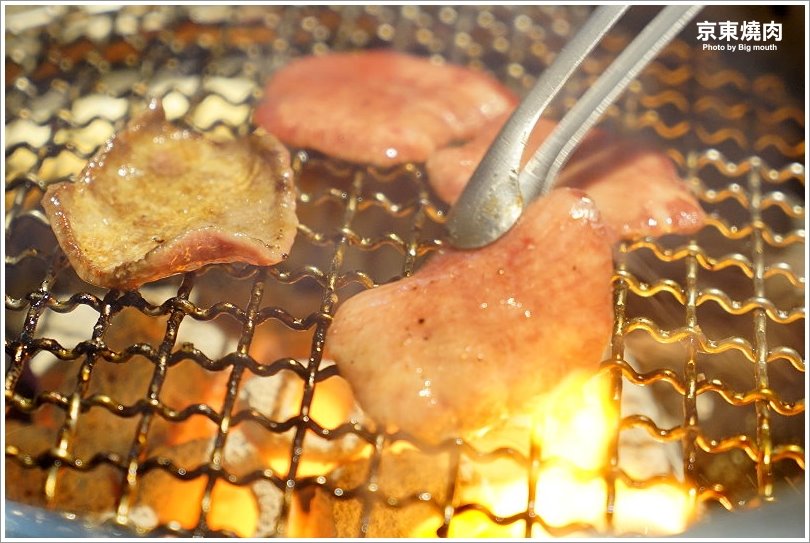 【台北忠孝敦化】京東燒肉專門店(忠孝店)‧每日限量6份一頭牛套餐、和牛雙人套餐必點!肉質好、口味佳、專人代烤服務! - 大口老師的走跳學堂!