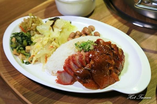 周記港食:【台南美食】港式火鍋開賣!燒臘商業午餐平日限定開賣,市政府週邊美食:周記港食