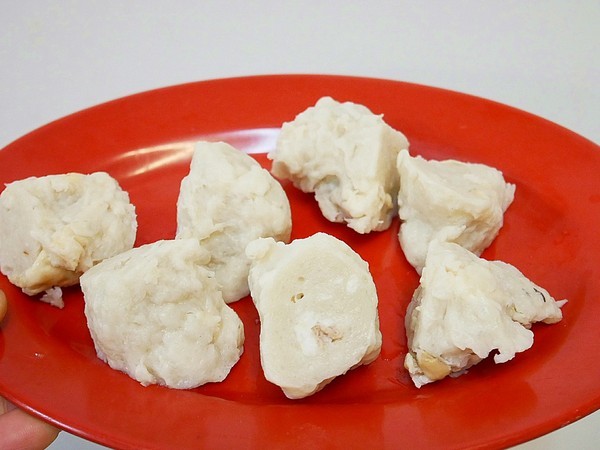 二月牌沙茶爐：二月牌沙茶爐臺南創始店-台灣近年掀起海鮮蒸籠爭霸戰  靜香首推台南海鮮塔  靠海食材最新鮮  搭配店家手作火鍋料大滿足