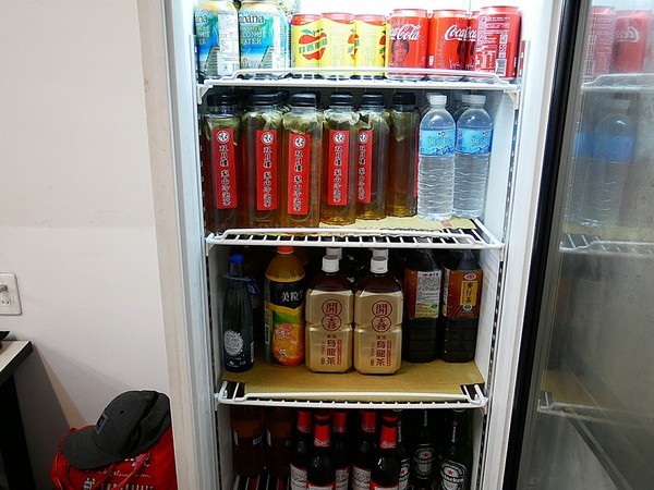 二月牌沙茶爐：二月牌沙茶爐臺南創始店-台灣近年掀起海鮮蒸籠爭霸戰  靜香首推台南海鮮塔  靠海食材最新鮮  搭配店家手作火鍋料大滿足