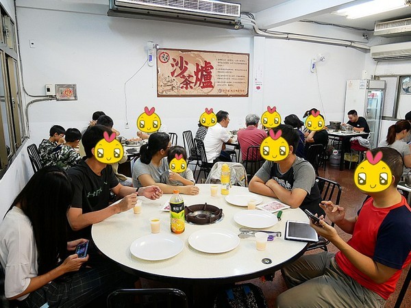 二月牌沙茶爐：二月牌沙茶爐臺南創始店-台灣近年掀起海鮮蒸籠爭霸戰  靜香首推台南海鮮塔  靠海食材最新鮮  搭配店家手作火鍋料大滿足