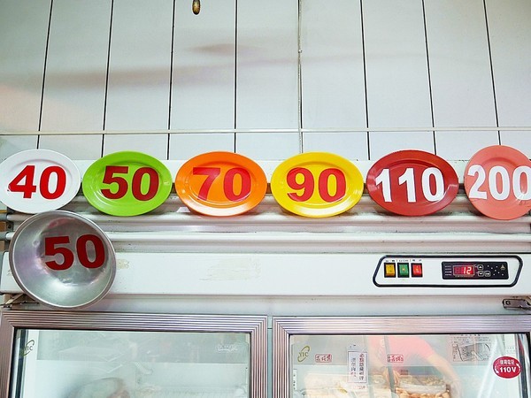 二月牌沙茶爐：二月牌沙茶爐臺南創始店-台灣近年掀起海鮮蒸籠爭霸戰  靜香首推台南海鮮塔  靠海食材最新鮮  搭配店家手作火鍋料大滿足