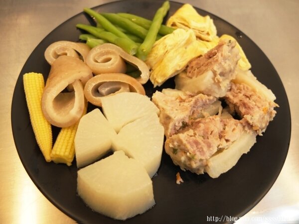 高雄美食推薦【成記餐車】二訪美味！新店面有內用座位 嚐鮮炒米粉、麻辣鴨血豆腐煲 路竹必吃關東煮