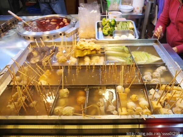 高雄美食推薦【成記餐車】二訪美味！新店面有內用座位 嚐鮮炒米粉、麻辣鴨血豆腐煲 路竹必吃關東煮