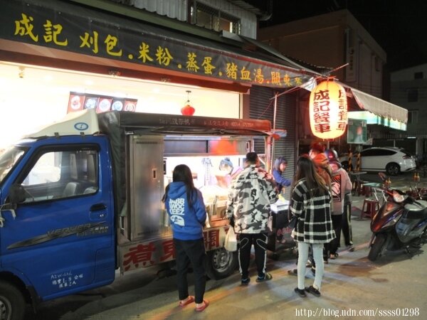高雄美食推薦【成記餐車】二訪美味！新店面有內用座位 嚐鮮炒米粉、麻辣鴨血豆腐煲 路竹必吃關東煮