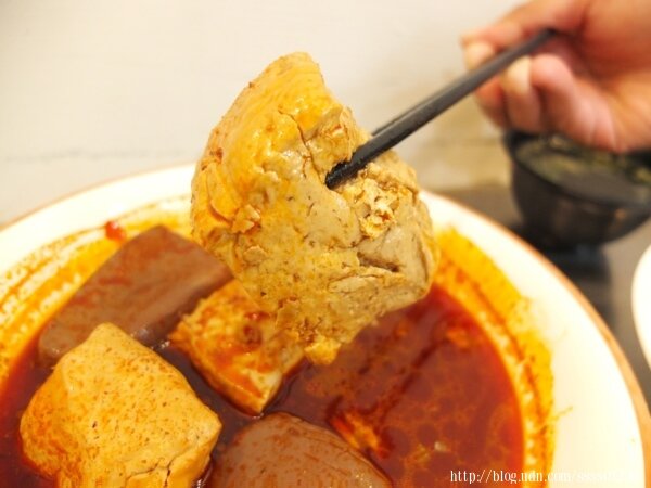 高雄美食推薦【成記餐車】二訪美味！新店面有內用座位 嚐鮮炒米粉、麻辣鴨血豆腐煲 路竹必吃關東煮