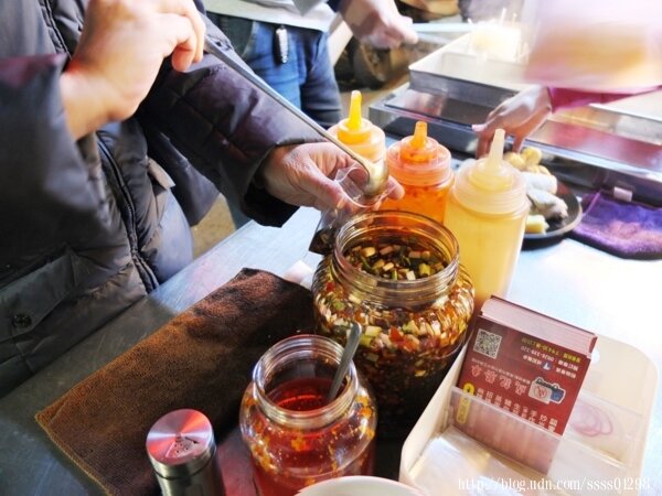 高雄美食推薦【成記餐車】二訪美味！新店面有內用座位 嚐鮮炒米粉、麻辣鴨血豆腐煲 路竹必吃關東煮