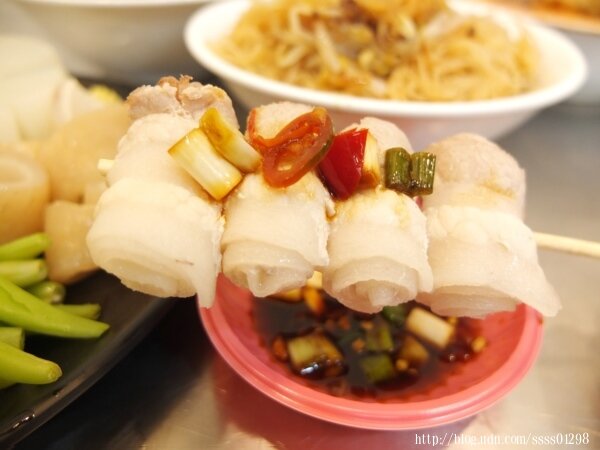 高雄美食推薦【成記餐車】二訪美味！新店面有內用座位 嚐鮮炒米粉、麻辣鴨血豆腐煲 路竹必吃關東煮