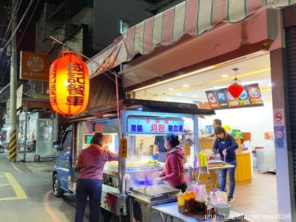 高雄美食推薦【成記餐車】二訪美味！新店面有內用座位 嚐鮮炒米粉、麻辣鴨血豆腐煲 路竹必吃關東煮