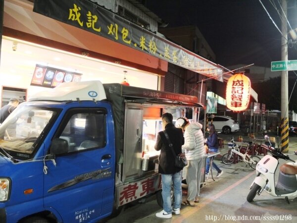 高雄美食推薦【成記餐車】二訪美味！新店面有內用座位 嚐鮮炒米粉、麻辣鴨血豆腐煲 路竹必吃關東煮