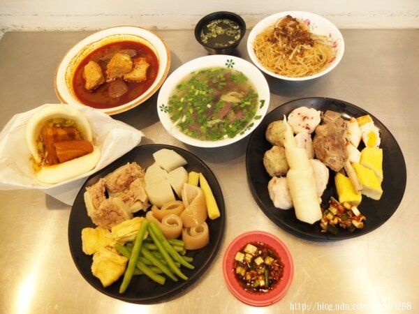 高雄美食推薦【成記餐車】二訪美味！新店面有內用座位 嚐鮮炒米粉、麻辣鴨血豆腐煲 路竹必吃關東煮