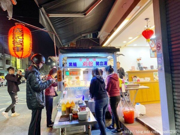 高雄美食推薦【成記餐車】二訪美味！新店面有內用座位 嚐鮮炒米粉、麻辣鴨血豆腐煲 路竹必吃關東煮