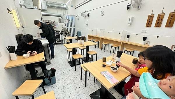 LINE_ALBUM_何家拉麵_241113_20