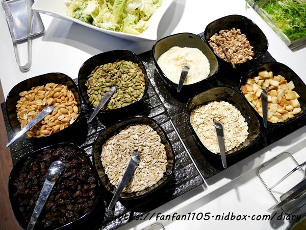 【52輕食buffet Salad Bar】#台北聚餐 #台北松江南京美食 #平價吃到飽 #健康 #輕食 #生菜沙拉吧 #蔬果汁 #生菜buffet自助吧 #美式新鮮特調沙拉 #排餐 #咖啡 (6).JPG