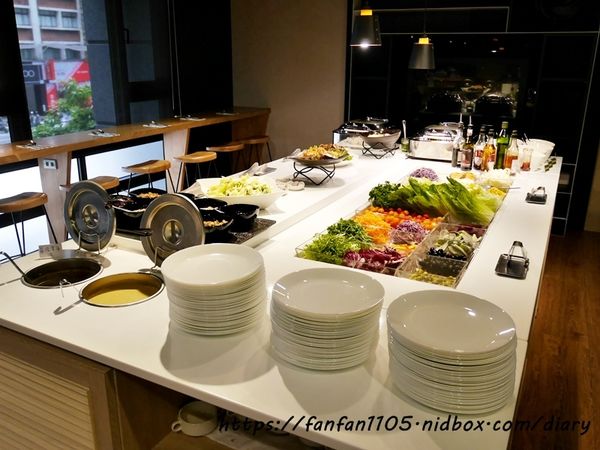 【52輕食buffet Salad Bar】#台北聚餐 #台北松江南京美食 #平價吃到飽 #健康 #輕食 #生菜沙拉吧 #蔬果汁 #生菜buffet自助吧 #美式新鮮特調沙拉 #排餐 #咖啡 (3).JPG