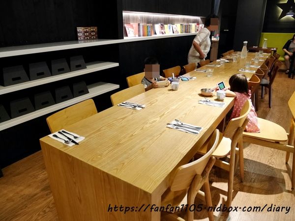 【52輕食buffet Salad Bar】#台北聚餐 #台北松江南京美食 #平價吃到飽 #健康 #輕食 #生菜沙拉吧 #蔬果汁 #生菜buffet自助吧 #美式新鮮特調沙拉 #排餐 #咖啡 (2).JPG